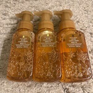 Bath & Body Works Iced Cinnamon Rolls Gentle & Clean Foaming Hand Soap, set of 3